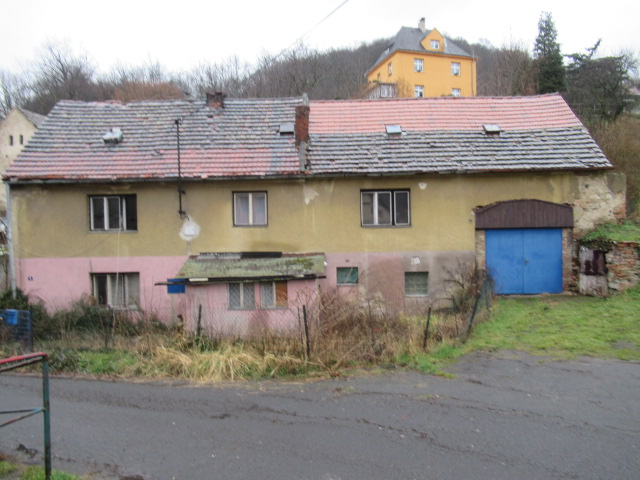 120 EX 584/15 - 1/12 rodinného domu s pozemky a příslušenstvím v Ústí nad Labem-městská část Svádov