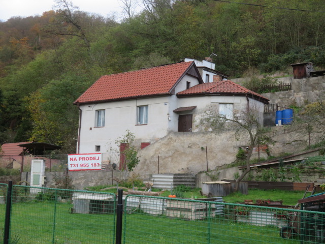 Dražba podílu id. 1/4 na RD v obci Davle, okres Praha-západ