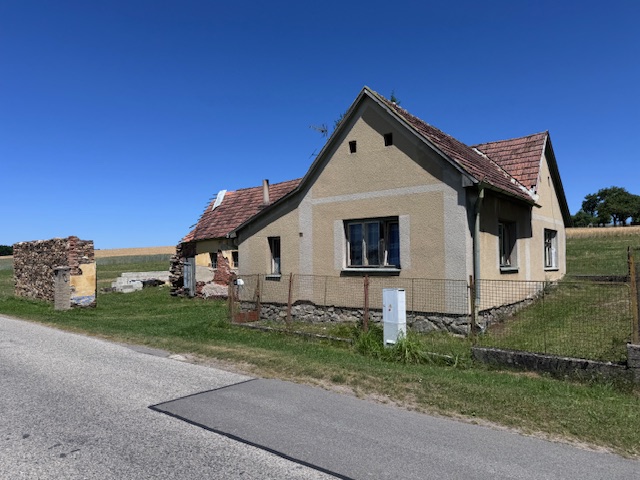 Dražba podílu id. 1/8 na RD v obci Mezná, okres Tábor