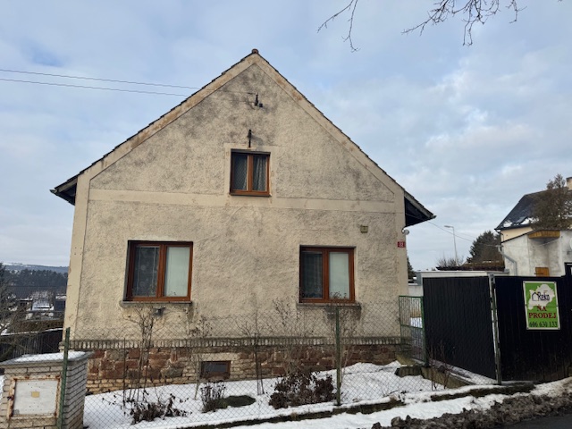 Dražba podílu id. 1/18 na RD se zahradou v obci Králův Dvůr, okres Beroun