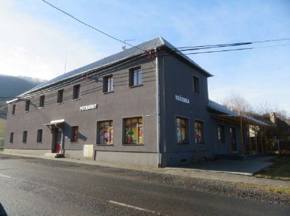 DRAŽBA 2949/25 - Podíl 1/2 rodinného domu s obchodem v obci Chvalčov, okres Kroměříž