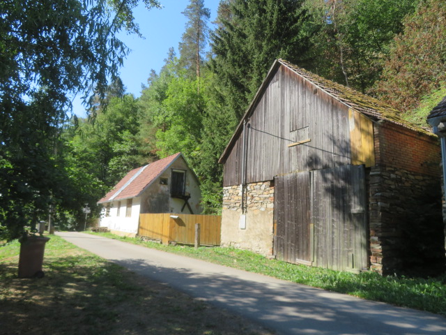 Dražba podílu id. 1/2 na RD se zahradou v obci Podhradí nad Dyjí, okres Znojmo
